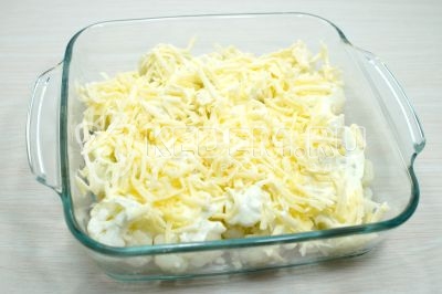 120 грамм сыра натереть на терке и посыпать сверху.