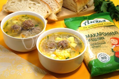 Суп с фрикадельками и вермишелью