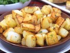 Картошка жареная на сливочном масле на сковороде