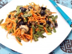 Салат с корейской морковкой «Вкусно и быстро» - рецепт
