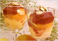 Десерт с персиками