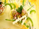 Салат «Незнакомка». Кулинарный рецепт салата из овощей и копченного мяса.