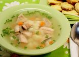 Рыбный суп с сырными тостами. Кулинарный рецепт приготовления рыбного супа с овощами и сырными тостами.