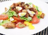 Салат с перепелиными яйцами. Пошаговый кулинарный рецепт с фотографиями приготовление салата с овощами, сухариками и перепелиными яйцами. Фото рецепта