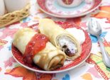Блины на сливках с творогом и клубничным джемом. Пошаговый кулинарный рецепт с фотографиями приготовления блинов на сливках с творогом и клубничным джемом.