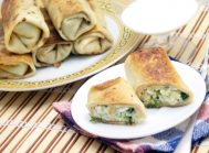 Блины на кефире, фаршированные яйцом, рисом и луком