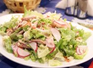 Салат с копченой грудинкой