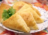 Слоёные пирожки с мясом