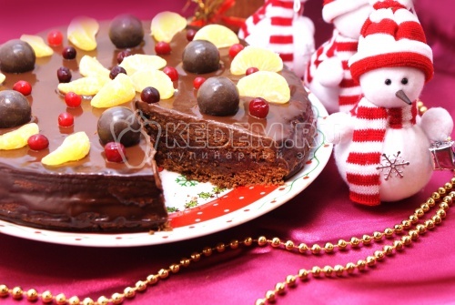 Торт «Шоколадный праздник». Пошаговый кулинарный рецепт с фото приготовление шоколадного торта с джемом и глазурью на новогодний стол.