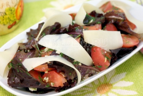 Салат с помидорами и сыром. Пошаговый кулинарный рецепт с фотографиями приготовление салата с помидорами и сыром.