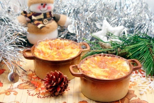 Новогодний жюльен. Пошаговый кулинарный рецепт с фото приготовление жюльена с кедровыми орешками на новогодний стол.