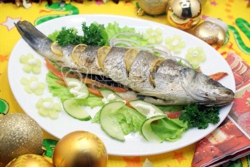 Сибас к новогоднему столу. Пошаговый кулинарный рецепт с фото приготовление рыбы сибас с лимоном запеченный в духовке на новогодний стол.