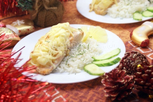 Кета под ананасами. Пошаговый кулинарный рецепт с фото приготовление красной рыбы под ананасами на новогодний стол.