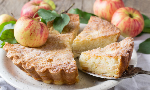 Творожный яблочный пирог