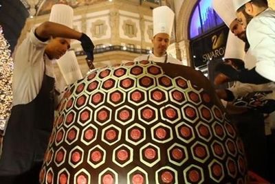 В Милане создали самый большой в мире рождественский кекс 