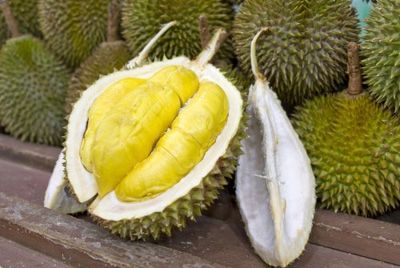 Редкий сорт дуриана продается в Индонезии за 1000$