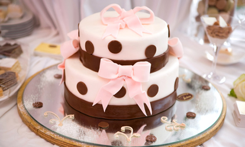 Как разрезать свадебный торт