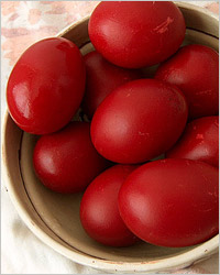 красные пасхальные яйца