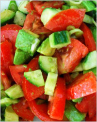 Салат — авокадо с помидорами