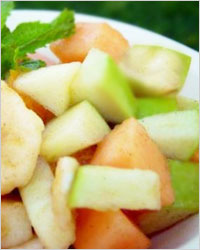 Салат с дыней, тыквой и яблоками