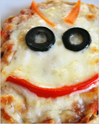 Мини-пиццы «Страшные лица»