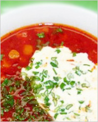 вкусный пикантный томатный суп с беконом