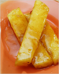десерт из ананасов с ромовым соусом
