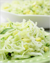 Салат овощной с кукурузой