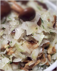 Салат из капусты с грибами «Осенний»