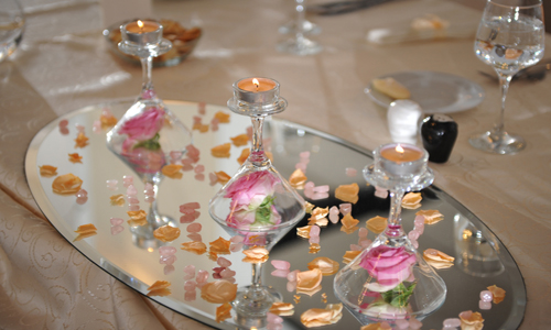 Какими цветами украсить стол для романтического ужина?