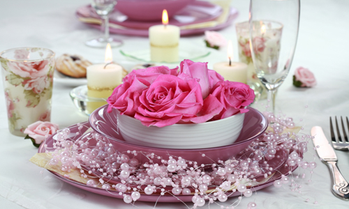 сервировка стола в розовых тонах