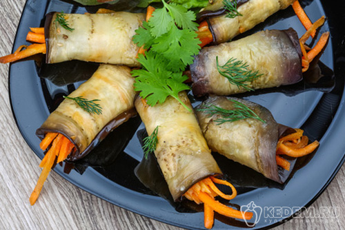 Рулетики из баклажанов с морковью по-корейски