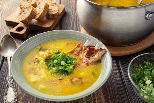 гороховый суп с рёбрышками и колбасой