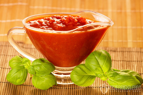 соус из томатной пасты с базиликом	