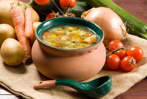 Вегетарианский суп с грибами шиитаке и двумя видами фасоли в мультиварке