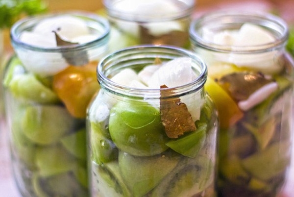 Салат из помидоров и огурцов на зиму — ТОП-10 простых и вкусных рецептов с фото