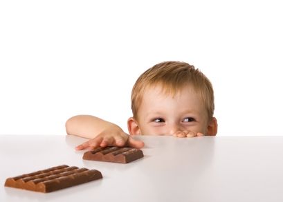 Исследование: дети едят слишком много сладостей