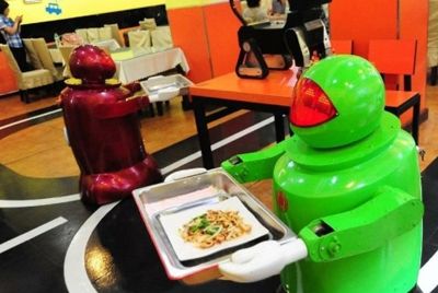 В Китае открылся ресторан, где работают роботы