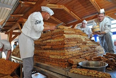 В Дрездене испекли кекс весом 3 тонны