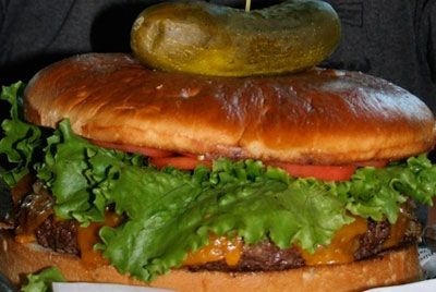 Паб Лас-Вегаса предлагает съесть на спор чизбургер весом 3,6 кг