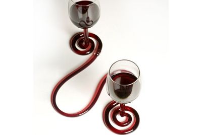 Сближающие бокалы для вина