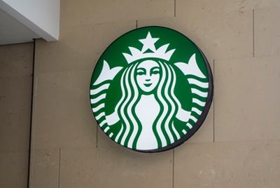 Семейная пара дала возможность клиентам Starbucks выбрать имя для их будущего ребенка