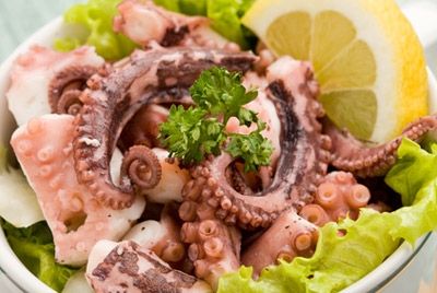 Участники корейского кулинарного фестиваля ели живых осьминогов