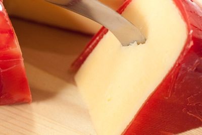 Забудьте о жевательной резинке – с кариесом вполне справится сыр