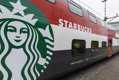 Первая в мире кофейня Starbucks в поезде