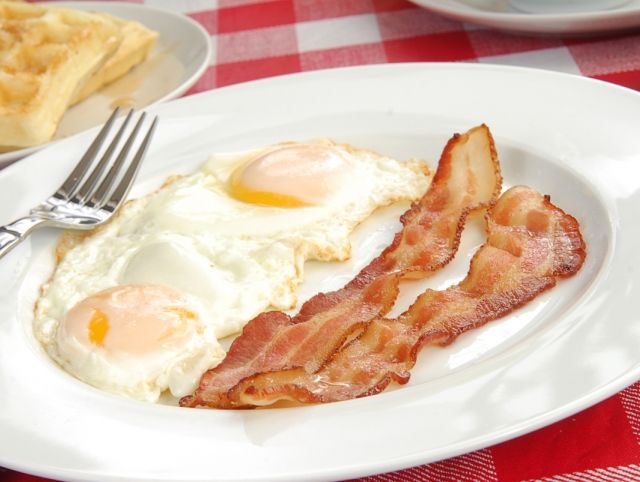 Плотный завтрак поможет похудеть