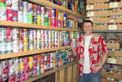 Американец собрал коллекцию из 4000 банок из-под газированных напитков
