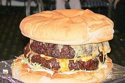 Гамбургер весом 18 кг