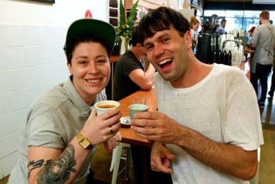 Австралиец хочет выпить кофе с каждым своим другом из соцсети