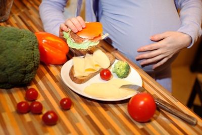 Во время беременности не нужно есть за двоих